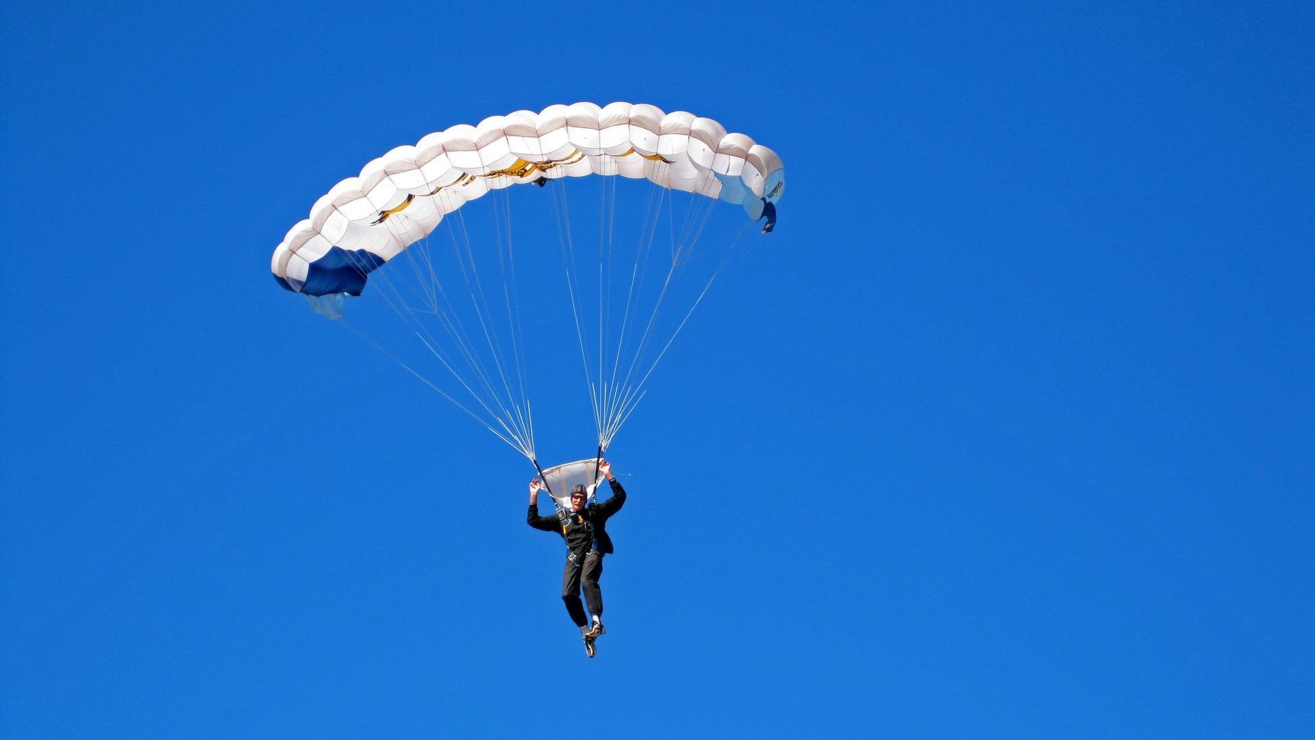 西甲德比启示录，黄蜂式节奏掌控如何重塑深圳队未来