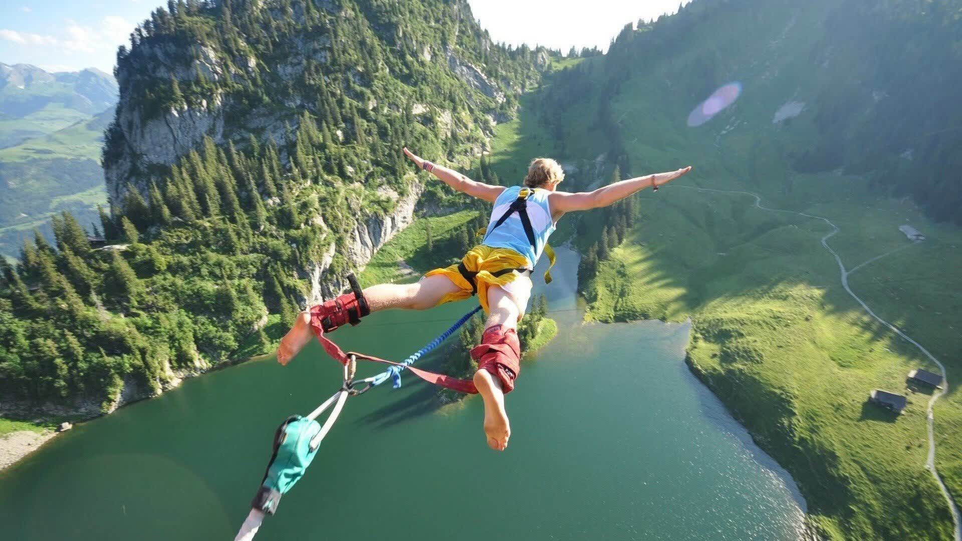 1.疾风知劲草，红牛如何用一场技术叛乱撕碎梅赛德斯的银色王朝